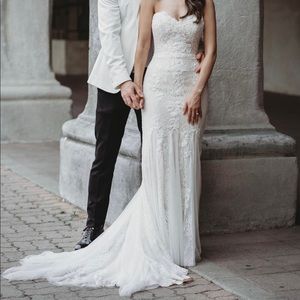 New without tags Enzoani mermaid wedding dress. Size 0. Like new. Worn one hour.